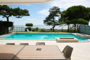 Villa avec piscine et magnifique vue mer